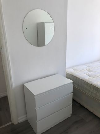 2 Western Court, London photo 3