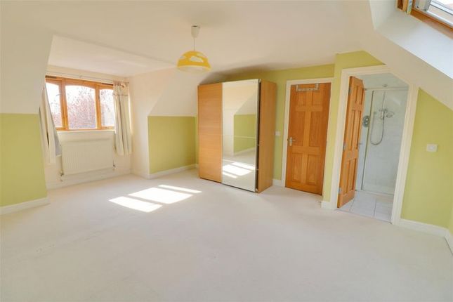 Detached house to rent in Highland Road, Purley