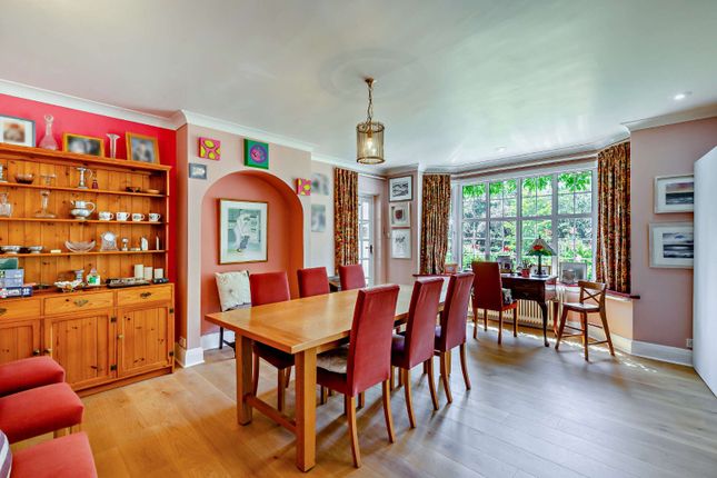 Millington, 37, Echo Barn Lane, Farnham photo 2
