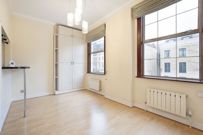 Flat to rent in Blenheim Terrace, London