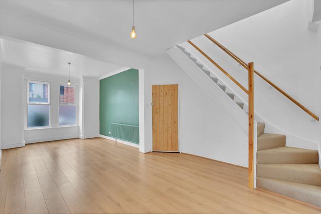 56a, Silvester Road, London photo 2