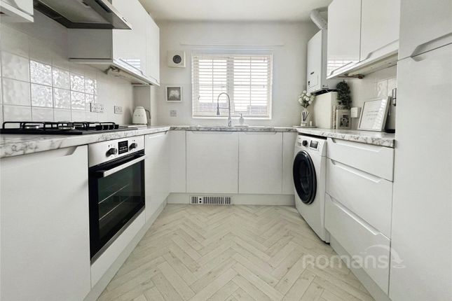 87, Woodland Walk, Hampshire photo 3