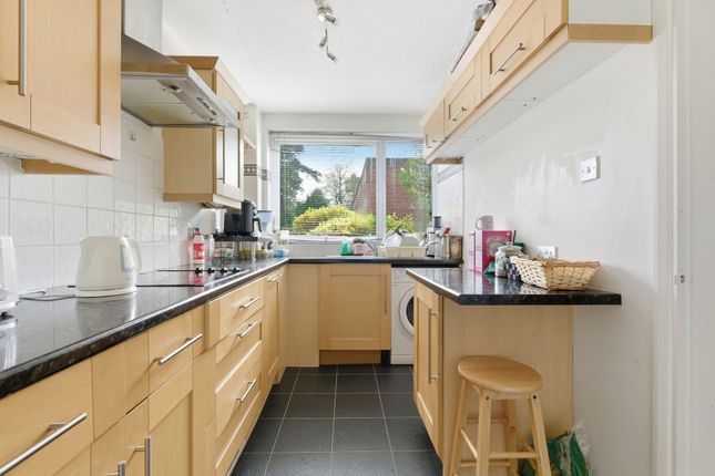6 Lytham Court Cardwell Crescent, Ascot photo 3