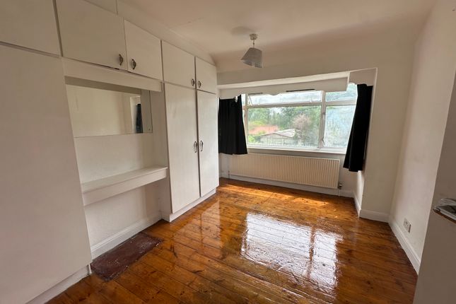 Birkbeck Avenue, Greenford photo 5