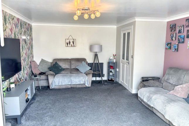50, Saxmundham Way, Clacton on Sea photo 3