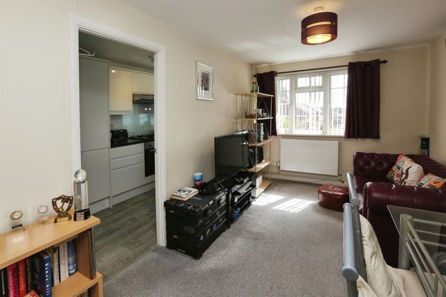 27, Wagtail Way, Fareham photo 2