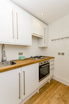 Flat to rent in Southgate Road, Islington, London