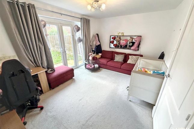209, Armstrong Road, Luton photo 2