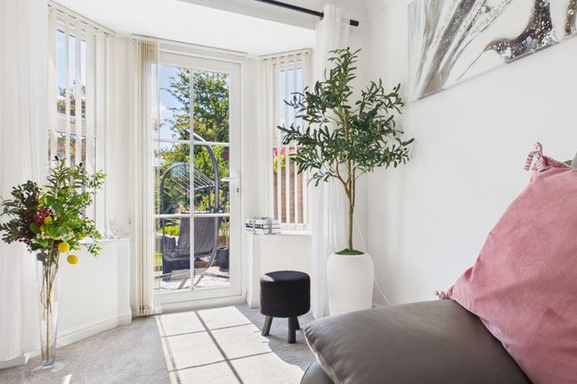 2 Bramble Croft, Sutton-In-Ashfield photo 4