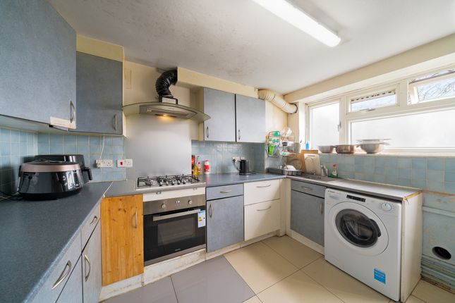 98, Oxford Way, Feltham photo 5