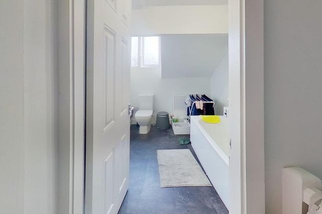 22 Norwood Place, Leeds photo 5
