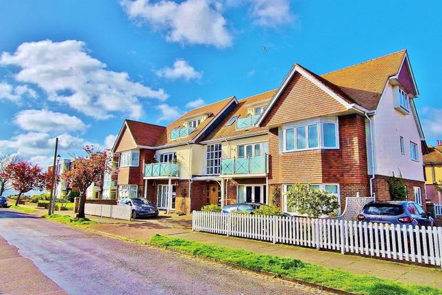 Thumbnail Flat for sale in Queens Road, Frinton-On-Sea