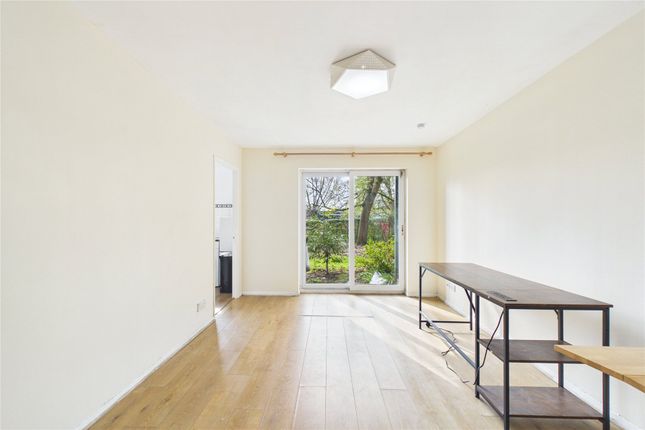 41, Admirals Court, Reading photo 2