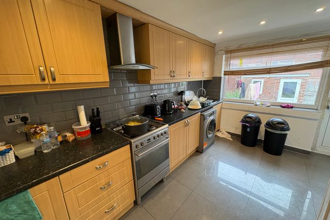 211, Long Banks, HARLOW photo 2