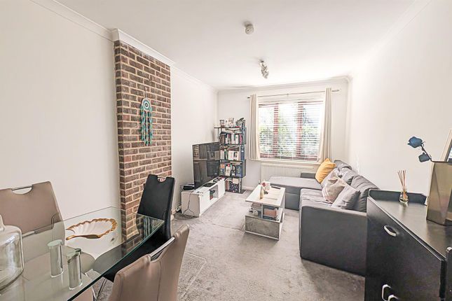 45, Armstrong Close, Newmarket photo 2