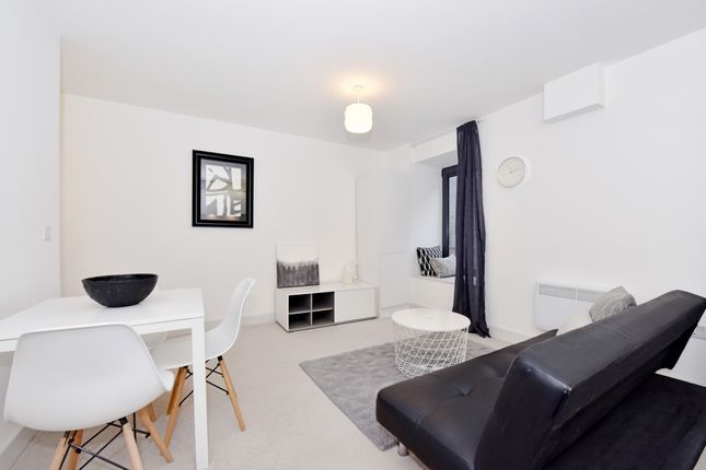Flat 2, 15, Sheet Street, Windsor photo 3