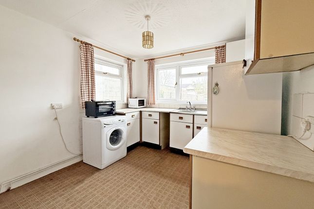 10, Lewis Street, Pontyclun photo 3