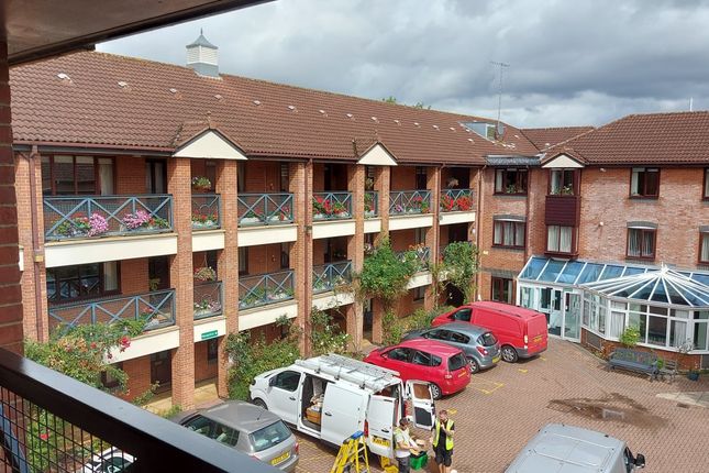 Flat 26, Sycamore Court, Oxted photo 2