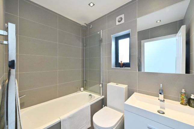 End terrace house for sale in Valentine Road, South Hackney, London