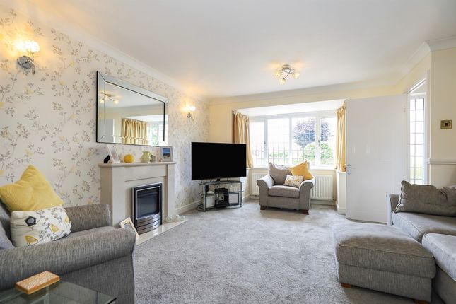 6, Maree Grove, Willenhall photo 4