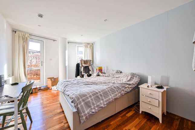 Flat for sale in Arnhem Place, Canary Wharf, London