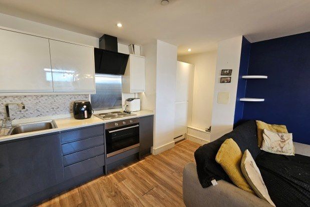 Thumbnail Flat to rent in Lower Stone Street, Maidstone