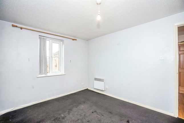 Flat for sale in Timber Court, Grays
