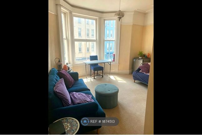 Flat, Marine Crescent, Seaton photo 2