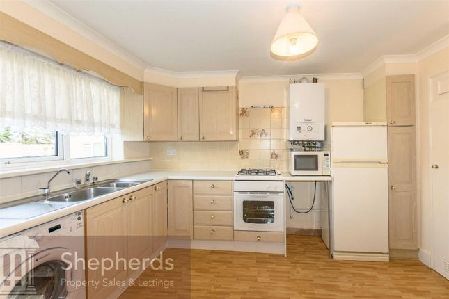 20, Priory Close, HODDESDON photo 4