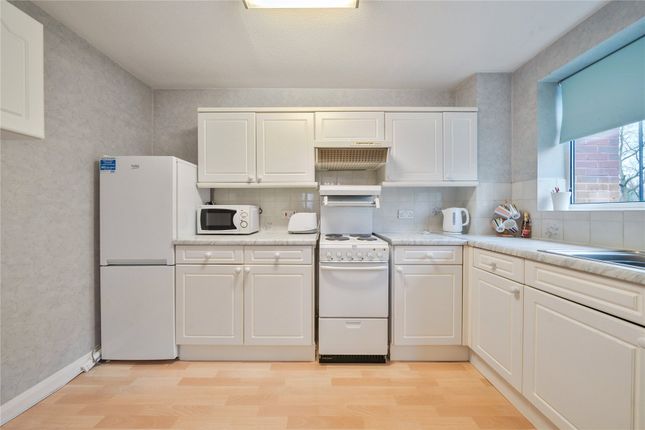 Flat 48, Summerlands Lodge,, Farnborough Common, Orpington photo 3