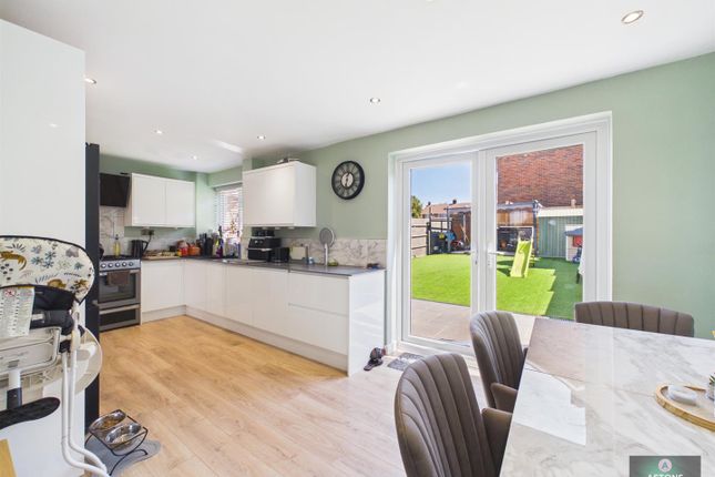 23, Cuckmere Crescent, Gossops Green photo 3