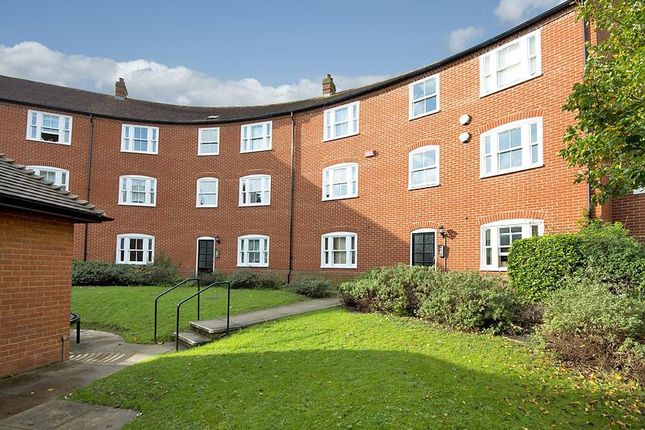 2 bed flat to rent in Station Road West, Canterbury CT2