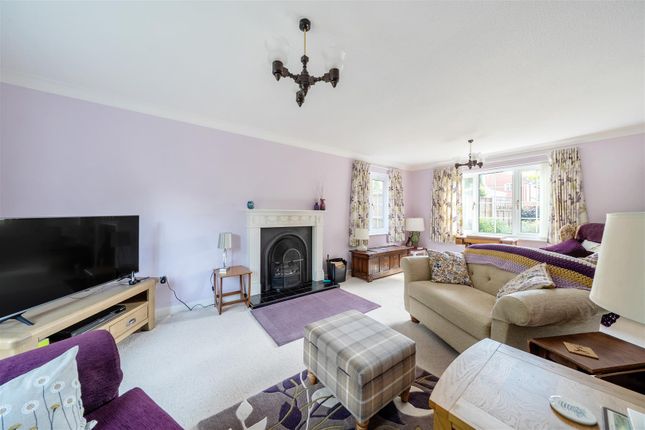 8, The Paddocks, Blandford Forum photo 3