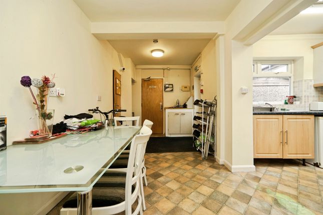 105, Hawthorn Avenue, Leeds photo 3