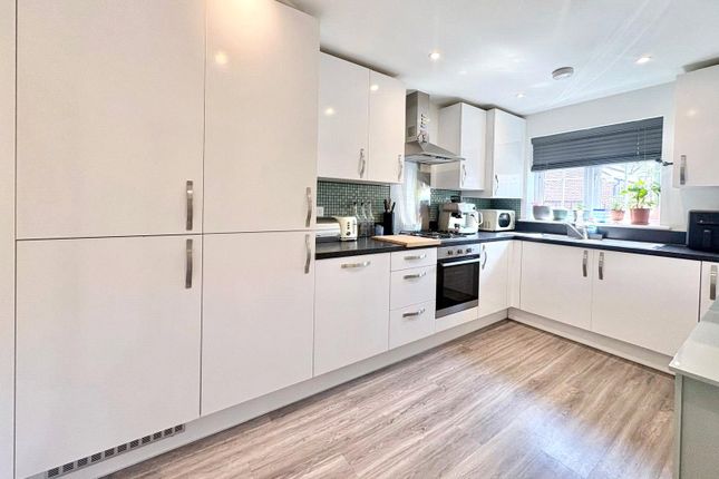 15, Baker Oats Drive, Farnham photo 2