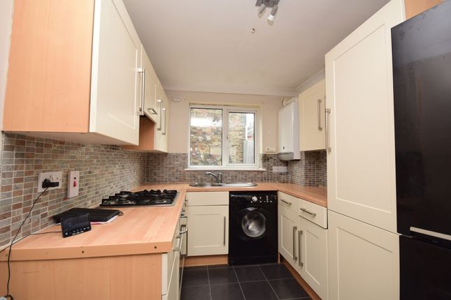 Flat to rent in Coombe Valley Road, Dover