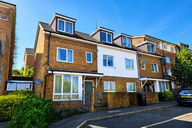 4-bed house on 11, High Wycombe, £2,250/mo