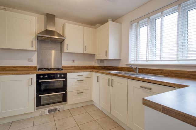 8, Lucknam Crescent, Swindon photo 2