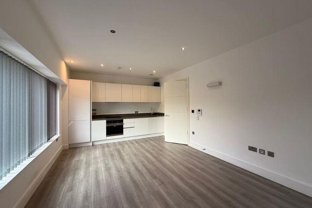 Flat 9, Leat House, Newbury photo 3