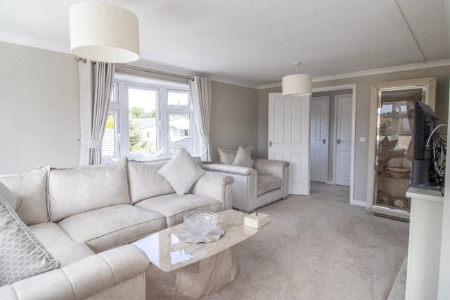 25 Parklands, Green Lane Estate, Fakenham photo 5