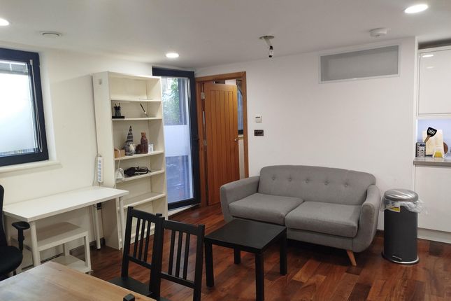 Flat 1, 6 Hatton Row, London photo 3