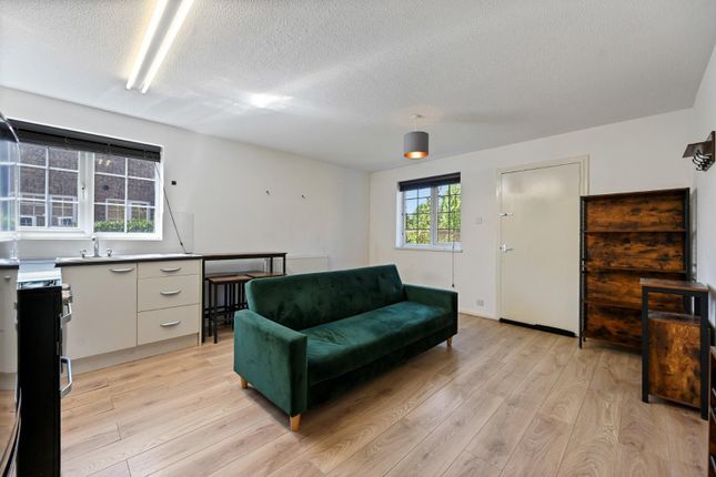 23, Sawyers Lawn, London photo 4
