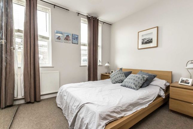 Flat 4, 126 -128, Putney High Street, London photo 5
