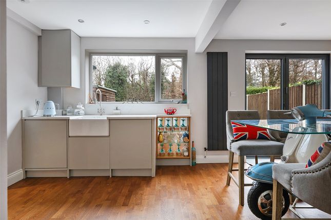 6, Longmeadow, Leatherhead photo 2