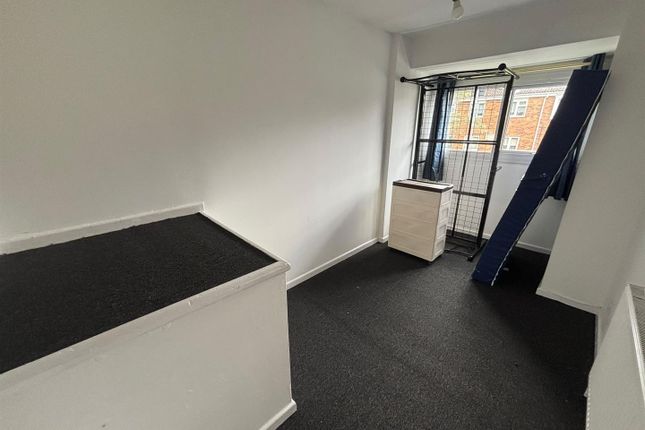 4, Alderford Close, Wolverhampton photo 3
