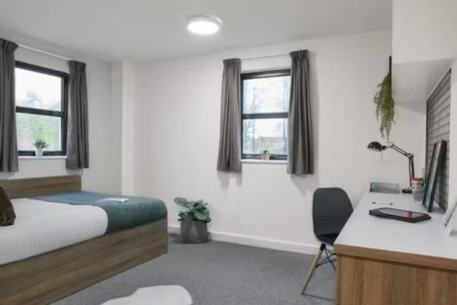 Flat to rent in Students - Sky Blue Point, West Street, Coventry