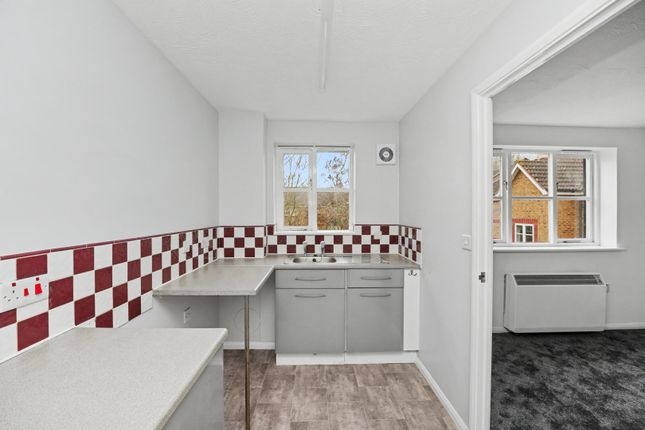 16, Polsten Mews, Enfield photo 2