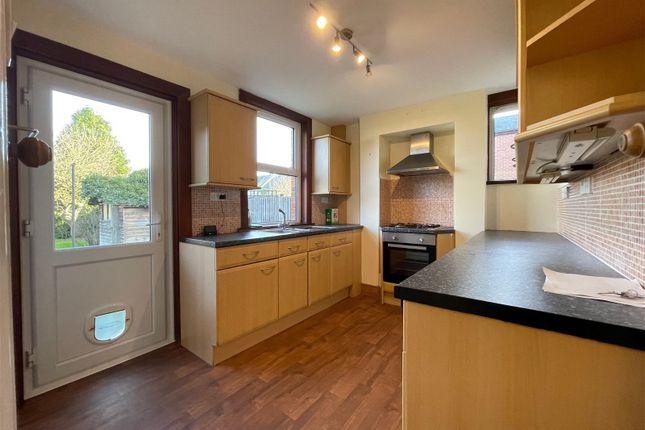 Detached house to rent in Kings Road, Newbury