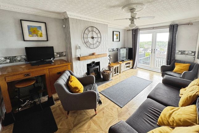 13, Wells Close, Port Talbot photo 3