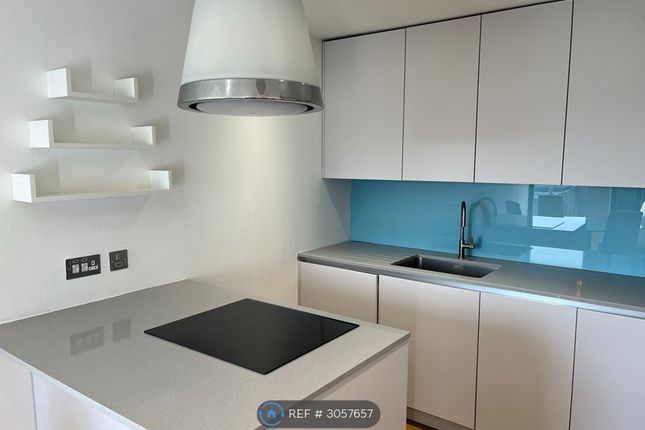 Flat  York House A Seagrave Road London, London photo 3